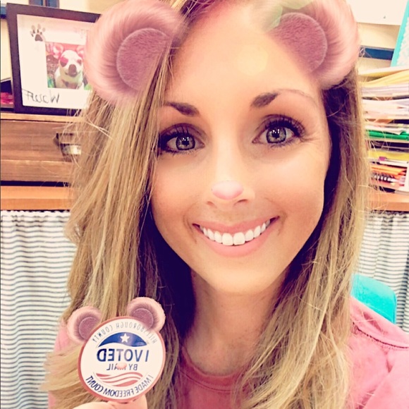 Meet your Posher, Jennifer - Picture 1 of 1